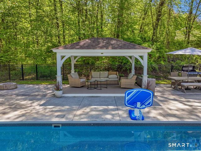 15 Fox Ridge Lane, Hebron, CT 06248