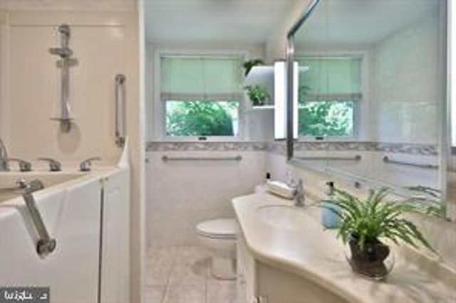 1157 DELENE RD, Jenkintown, PA 19046