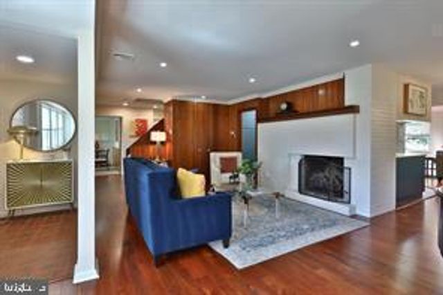 1157 DELENE RD, Jenkintown, PA 19046