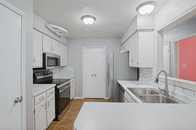 605 Reeves Lane, Kennedale, TX 76060
