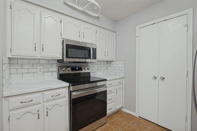 605 Reeves Lane, Kennedale, TX 76060