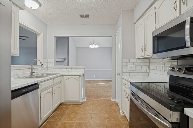 605 Reeves Lane, Kennedale, TX 76060