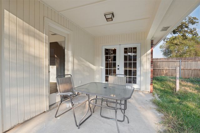 605 Reeves Lane, Kennedale, TX 76060
