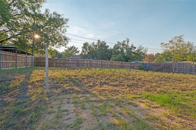 605 Reeves Lane, Kennedale, TX 76060