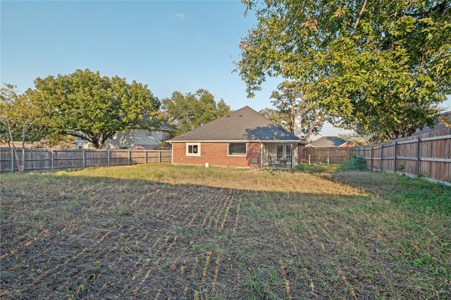 605 Reeves Lane, Kennedale, TX 76060