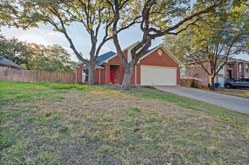 605 Reeves Lane, Kennedale, TX 76060