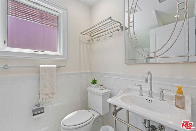 2705 Ocean Front Walk, Venice, CA 90291