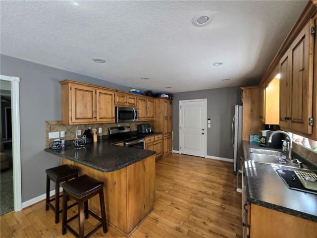 241 NW 66 Road, Clinton, MO 64735