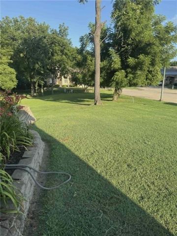 241 NW 66 Road, Clinton, MO 64735