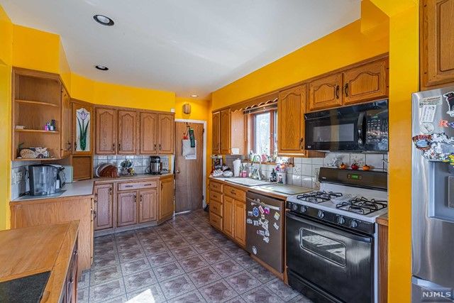 832 Linden Avenue, Ridgefield, NJ 07657