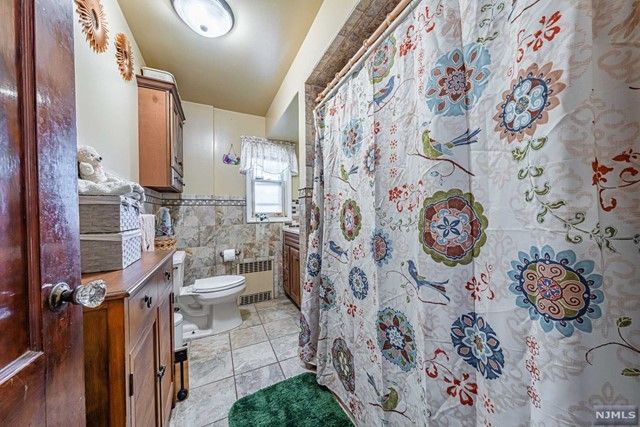 832 Linden Avenue, Ridgefield, NJ 07657