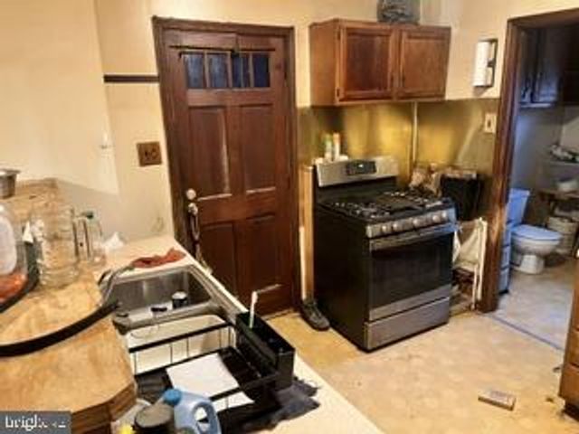 27 W 3RD ST, Marcus Hook, PA 19061
