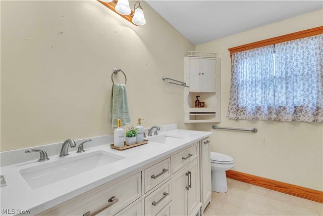 238 Princeton Avenue, Elyria, OH 44035