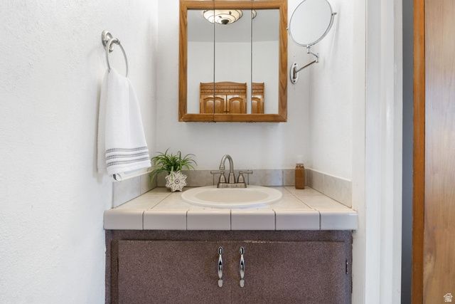 8492 S FAYEWAY DR, Sandy, UT 84094