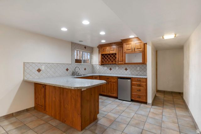 8492 S FAYEWAY DR, Sandy, UT 84094