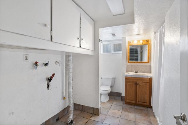 8492 S FAYEWAY DR, Sandy, UT 84094