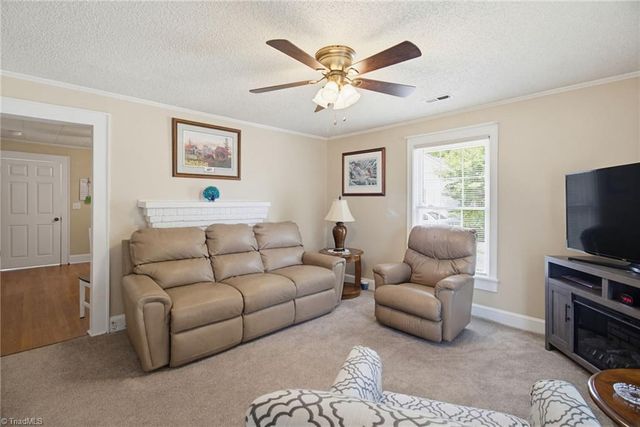 609 Dobson Street, Kernersville, NC 27284