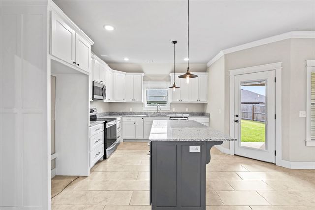 1908 E Endura Park Drive, Siloam Springs, AR 72761