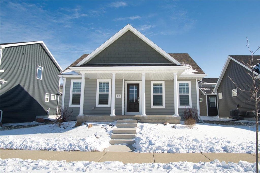 2167 Autumn Lake Parkway, Madison, WI 53718