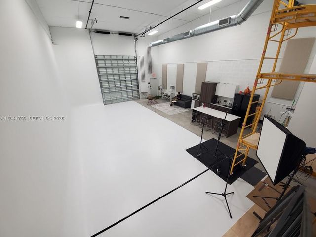 2017 NW 135 Avenue, Miami, FL 33182