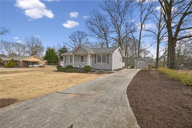 190 Chestnut NE Street, Fairburn, GA 30213