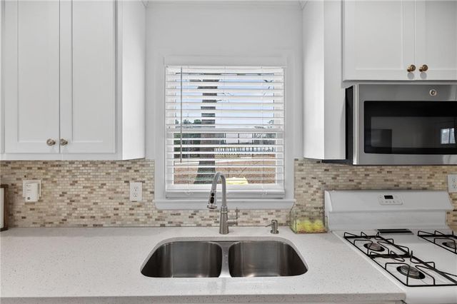 190 Chestnut NE Street, Fairburn, GA 30213