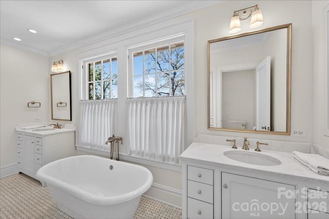 700 Queens Road, Charlotte, NC 28207