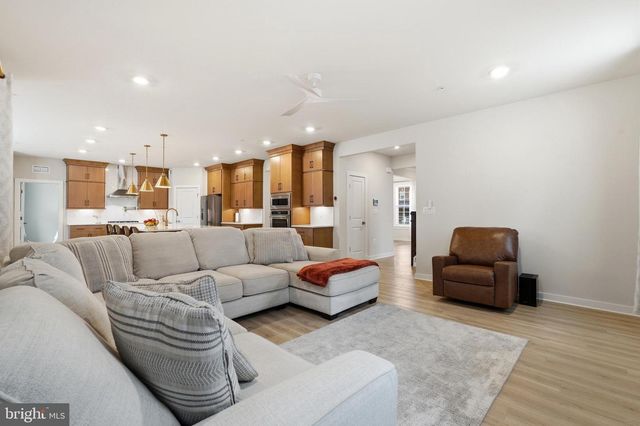 6829 FOUNTAIN PARK DR, Glenn Dale, MD 20769