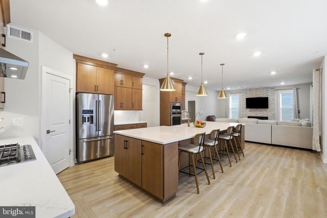 6829 FOUNTAIN PARK DR, Glenn Dale, MD 20769