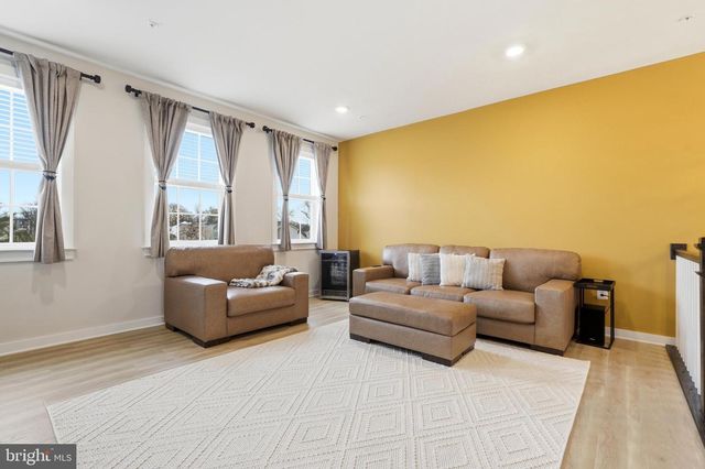 6829 FOUNTAIN PARK DR, Glenn Dale, MD 20769