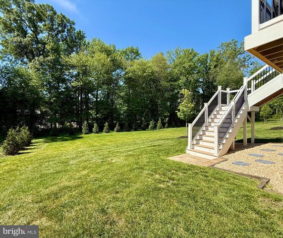 6829 FOUNTAIN PARK DR, Glenn Dale, MD 20769