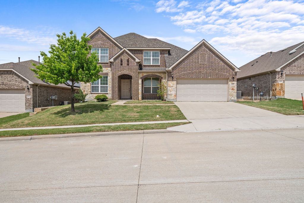 1929 Brahorn Lane, Fort Worth, TX 76131