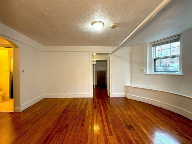 20 Claflin Rd A, Brookline, MA 02445