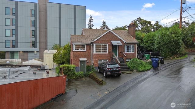 9716 Greenwood Avenue N, Seattle, WA 98103