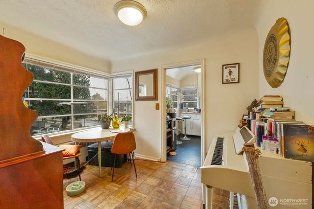 9716 Greenwood Avenue N, Seattle, WA 98103