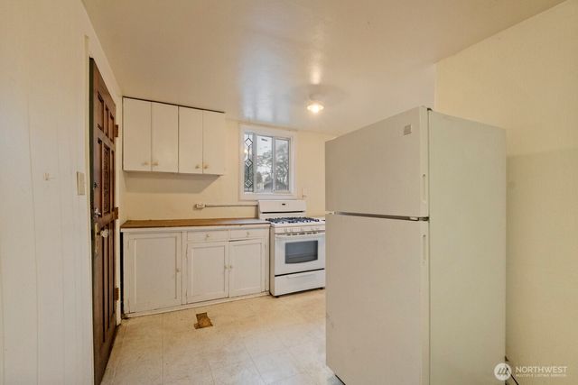 9716 Greenwood Avenue N, Seattle, WA 98103