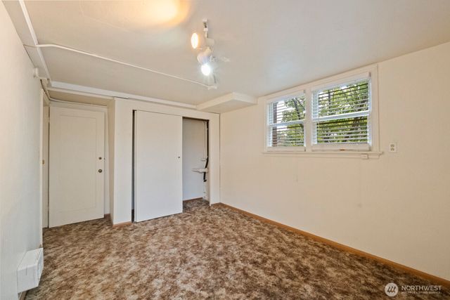 9716 Greenwood Avenue N, Seattle, WA 98103