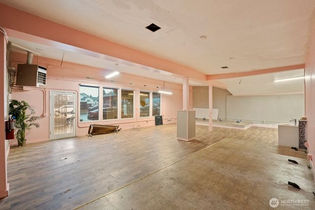 9716 Greenwood Avenue N, Seattle, WA 98103