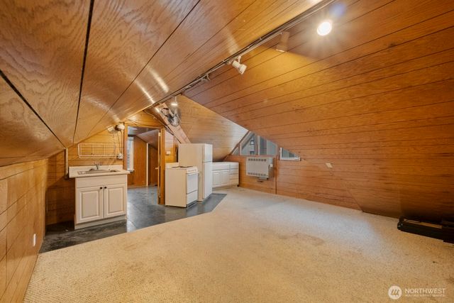 9716 Greenwood Avenue N, Seattle, WA 98103