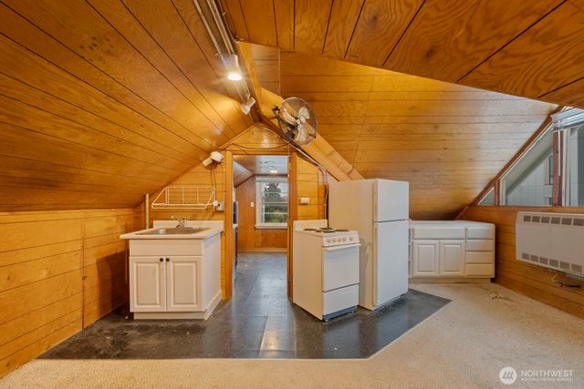 9716 Greenwood Avenue N, Seattle, WA 98103