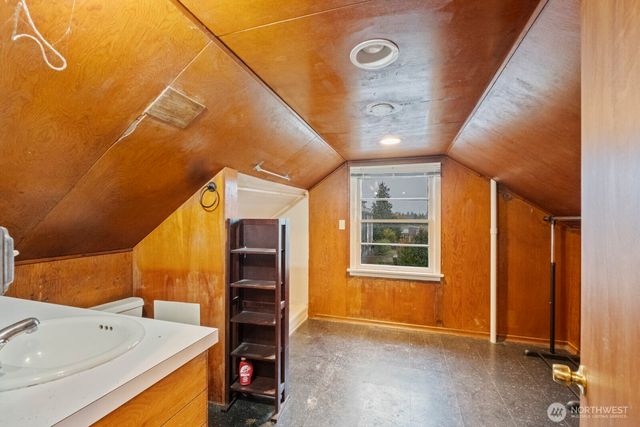 9716 Greenwood Avenue N, Seattle, WA 98103