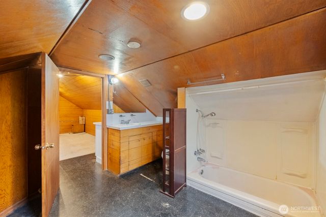 9716 Greenwood Avenue N, Seattle, WA 98103