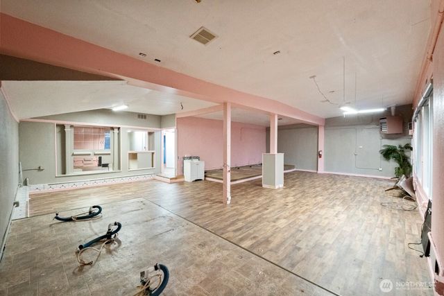 9716 Greenwood Avenue N, Seattle, WA 98103