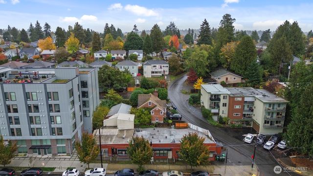 9716 Greenwood Avenue N, Seattle, WA 98103