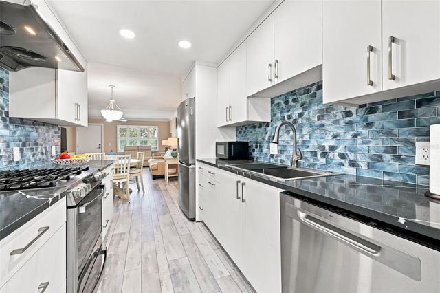 1898 SHORE DRIVE S 208, South Pasadena, FL 33707