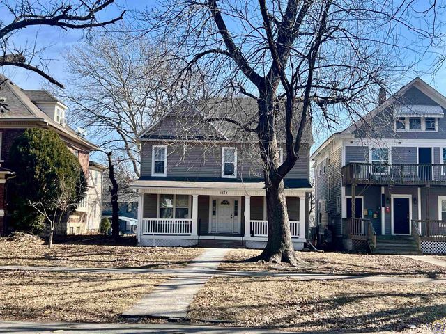 1614 SW College AVE, Topeka, KS 66604