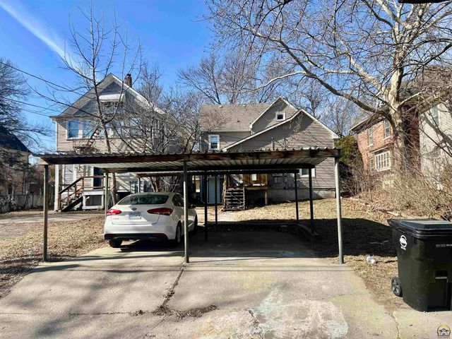 1614 SW College AVE, Topeka, KS 66604