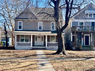 1614 SW College AVE, Topeka, KS 66604