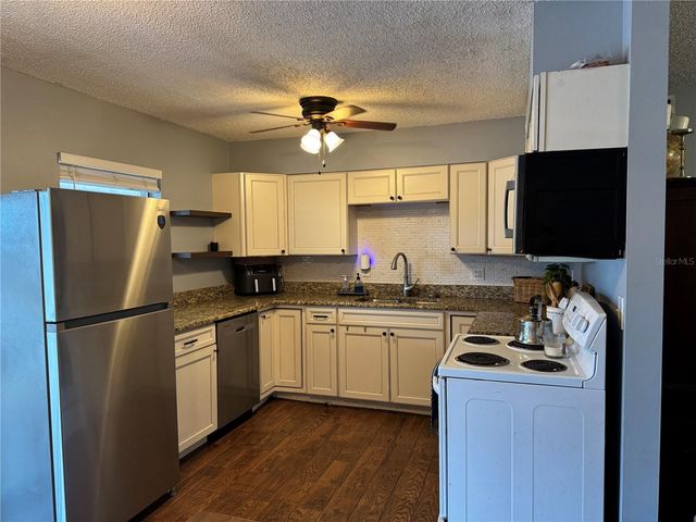 580 FERN AVENUE, Tavares, FL 32778