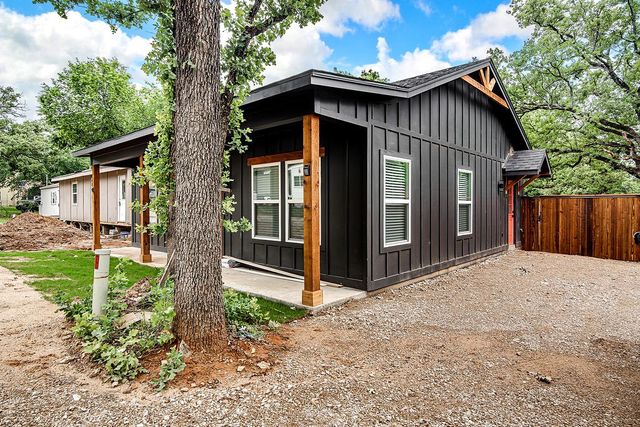 90 Live Oak Street, Alvarado, TX 76009